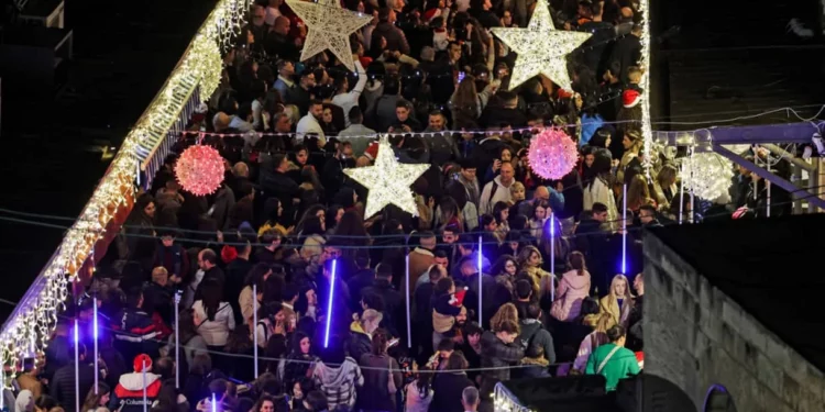 Árbol de navidad en la Ciudad Vieja de Jerusalén