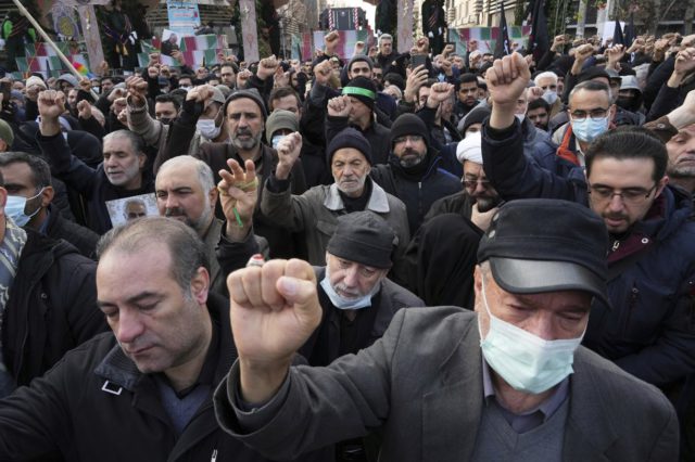 Irán celebra funerales de 400 soldados no identificados muertos en la guerra Irán-Irak 