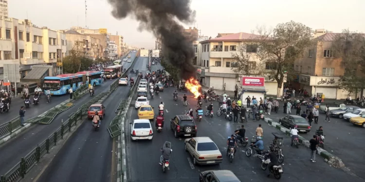 Irán condena a muerte a 5 personas por el asesinato de un paramilitar Basij