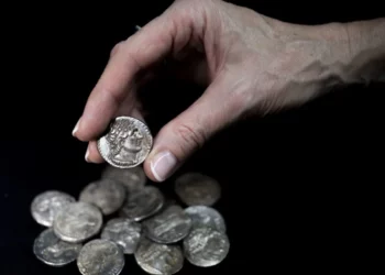 Hallan monedas del periodo macabeo de 2.200 años de antigüedad en el desierto de Judea