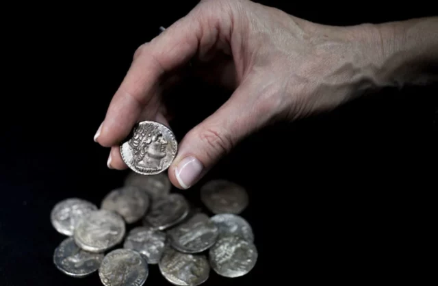 Monedas de plata halladas cerca del Monte del Templo prueban la historia judía de Israel