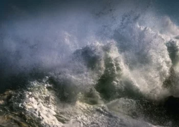 ¿Por qué son peligrosas las “olas rebeldes” frente a las costas de Israel?