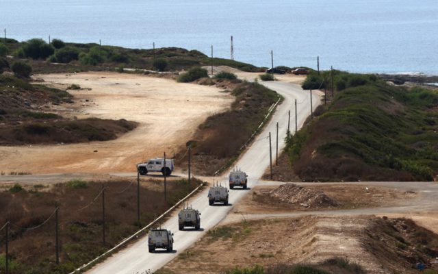 Un soldado irlandés de la FPNUL muere por disparos en el sur del Líbano