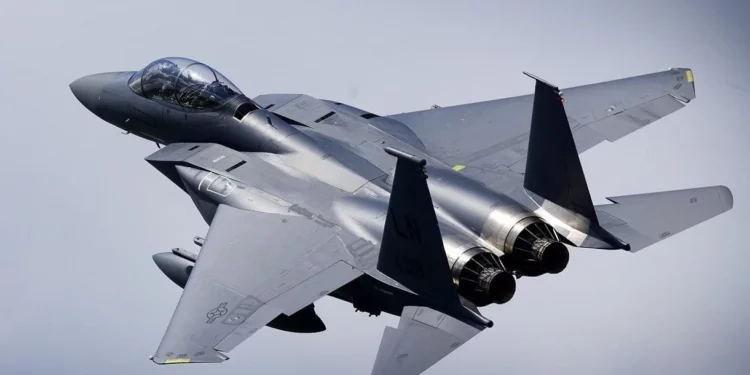 Cazas F-15 japoneses interceptan un dron militar WZ-7 de China