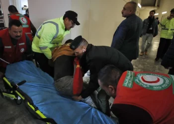 Estampida en un estadio de fútbol en Irak deja un muerto y decenas de heridos
