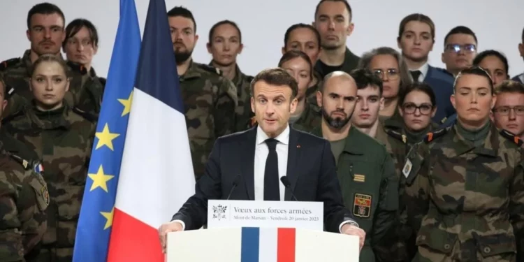 Macron quiere 400.000 millones de euros para “transformar” el ejército francés