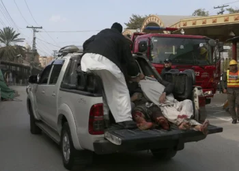Al menos 28 muertos y 150 heridos en un atentado suicida contra una mezquita de la policía en Pakistán