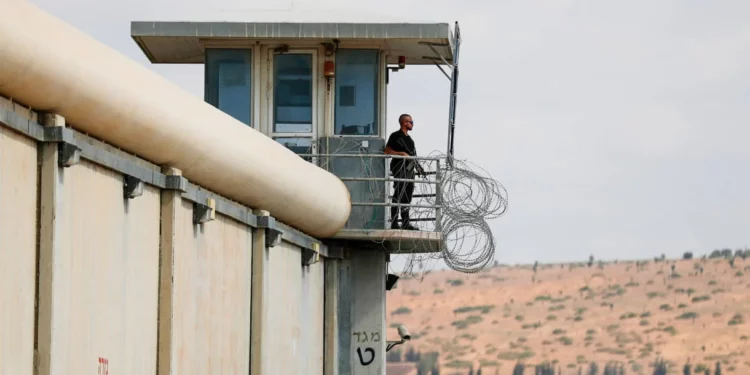 Terroristas presos en Israel planean huelga de hambre masiva