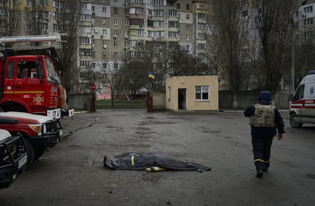 Las sirenas antiaéreas suenan en todo Kiev pese a la tregua ordenada por el Kremlin