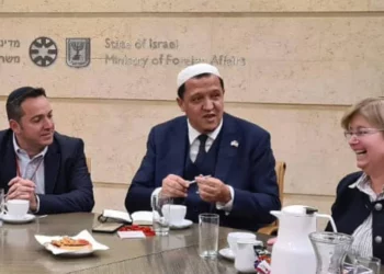 Imán moderado de Francia ve a Israel como un sueño y a Europa en peligro