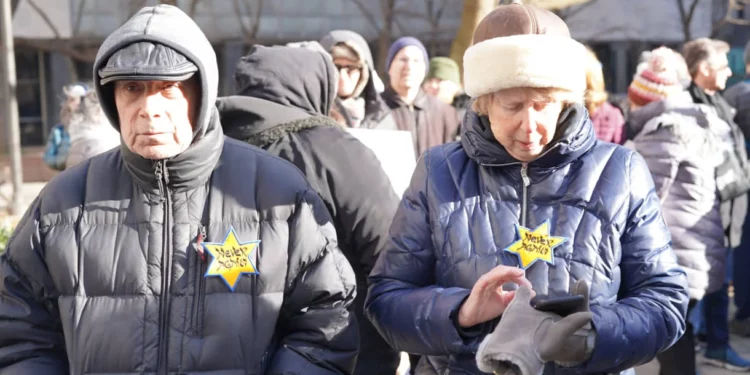 Líderes judíos protestan contra el antisemitismo frente al Tribunal Supremo de Nueva York