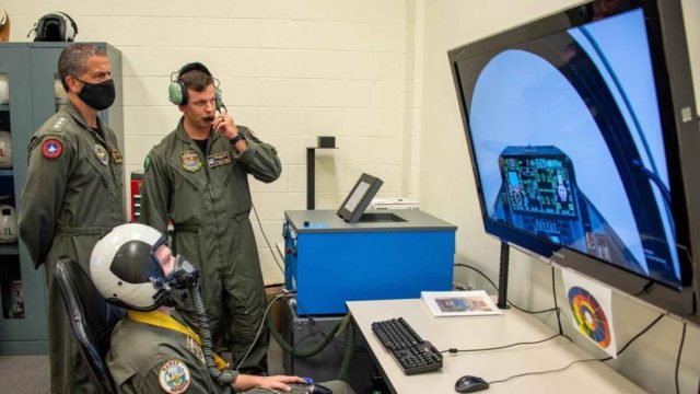 EE.UU. desarrolla un “dispositivo respiratorio con máscara” para casos de emergencia en pleno vuelo