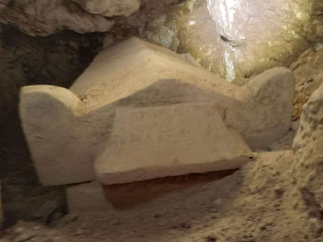 Descubren antiguo sarcófago en Samaria tras un atraco fallido