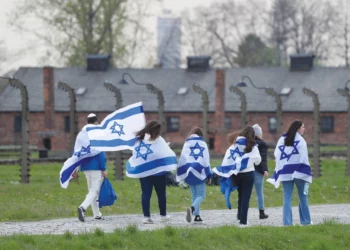 Hallan de graffitis antisemitas en Auschwitz