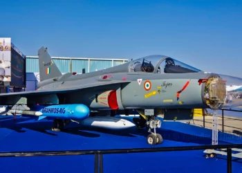 El caza LCA Tejas indio se armará con el misil supersónico BrahMos-NG