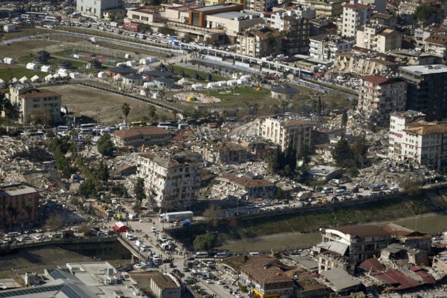 Las FDI comienzan a establecer un hospital de campaña en Turquía