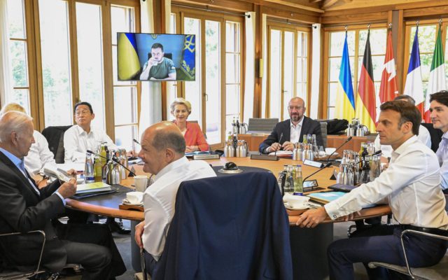 Zelensky visita Gran Bretaña en su segundo viaje al extranjero desde la invasión rusa