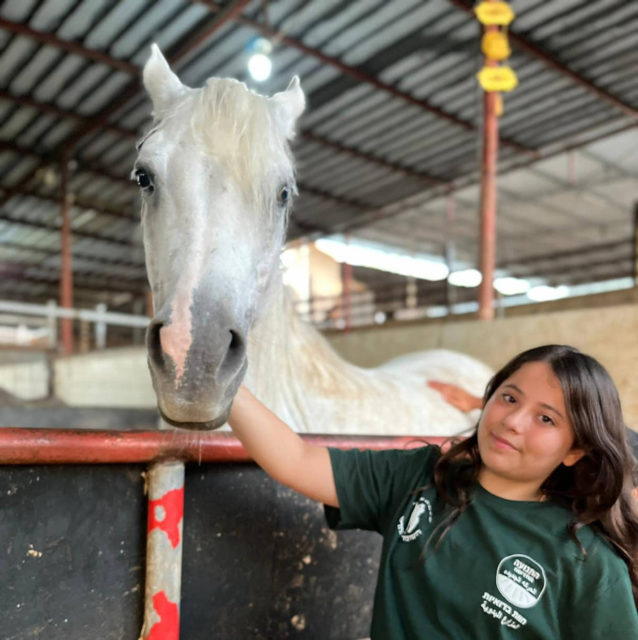 Un grupo de jóvenes inculca el amor por la tierra a beduinos y judíos