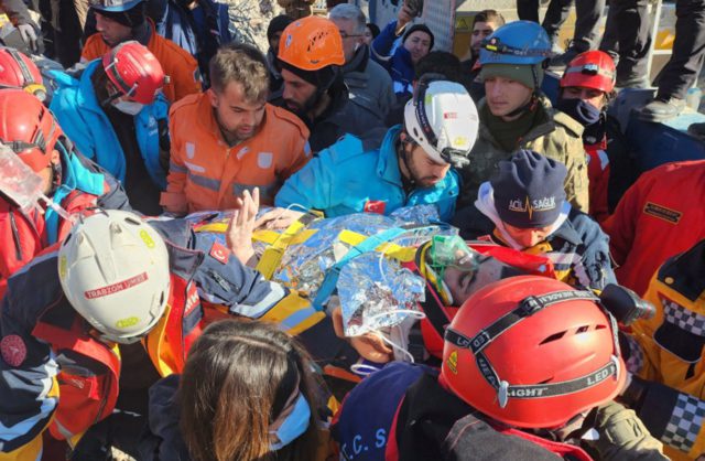 Rescatan a tres personas en Turquía 198 horas después del terremoto