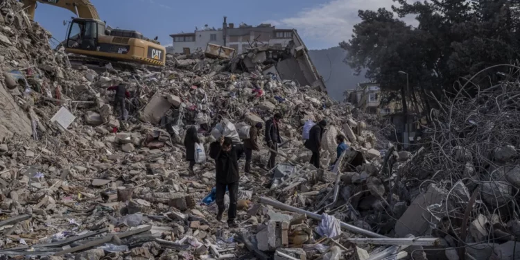 14 judíos rescatados de la devastada ciudad turca de Antakya tras el terremoto