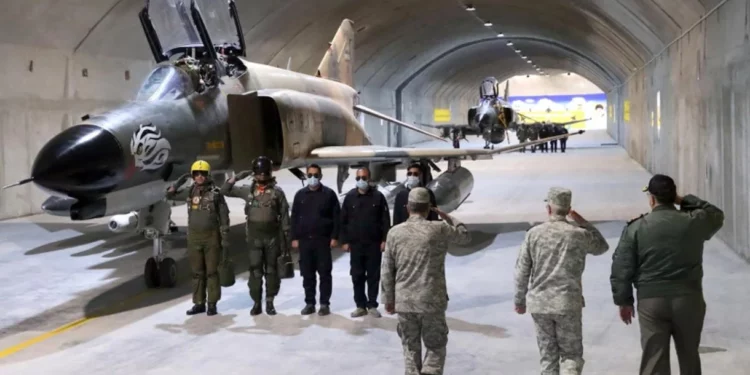 Irán muestra túneles subterráneos para defensa antiaérea