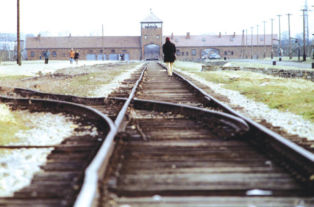 Hallan de graffitis antisemitas en Auschwitz