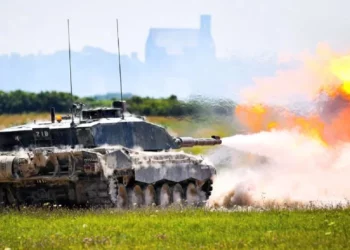 Tanques británicos Challenger 2 llegan a Ucrania y pronto entrarán en combate