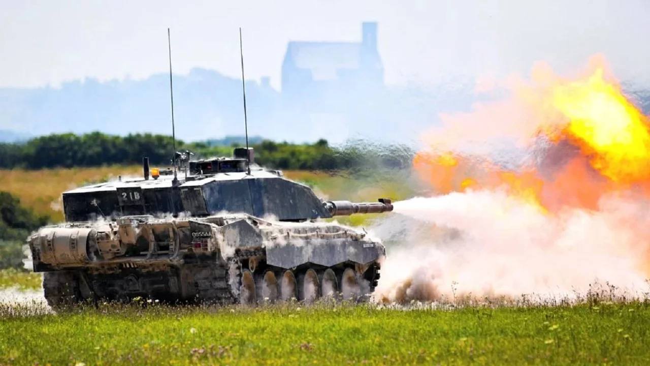 Tanques británicos Challenger 2 llegan a Ucrania y pronto entrarán en combate