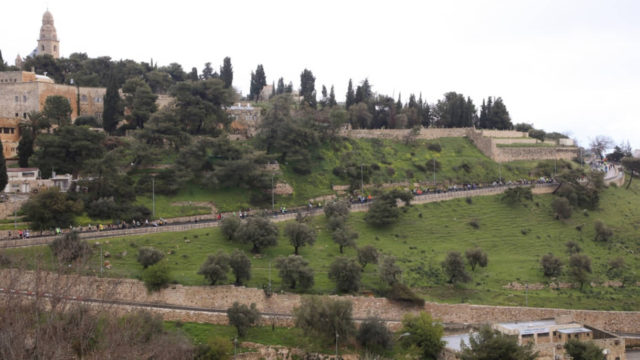 12 fotos antiguas y nuevas de los hitos del recorrido del maratón de Jerusalén