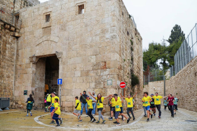 12 fotos antiguas y nuevas de los hitos del recorrido del maratón de Jerusalén