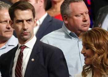 El senador Tom Cotton critica los ataques de los demócratas contra Netanyahu