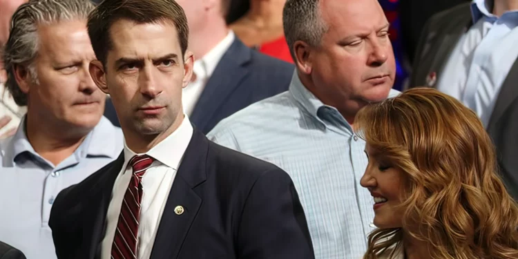 El senador Tom Cotton critica los ataques de los demócratas contra Netanyahu