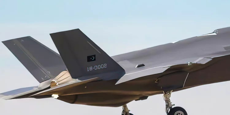 F-35A “turco” aterriza en la base aérea de Luke en Arizona