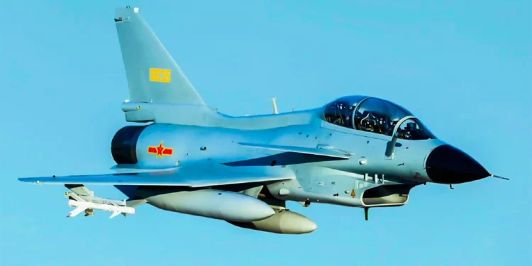 J-10 de China: ¿Mejor que el F-15 o el F-16?