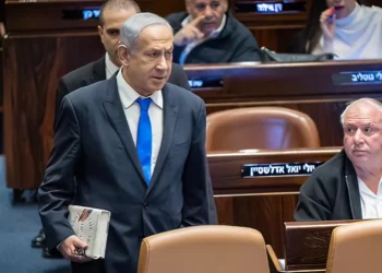 Netanyahu retrasa su discurso y la comisión aprueba una ley de reforma clave
