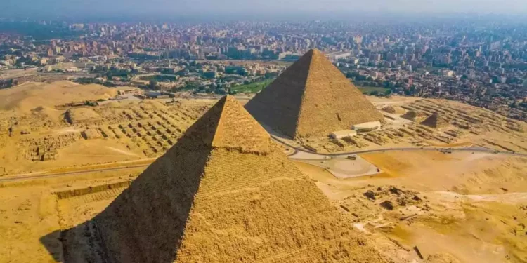 Arqueólogos descubren un corredor oculto en la Gran Pirámide de Guiza