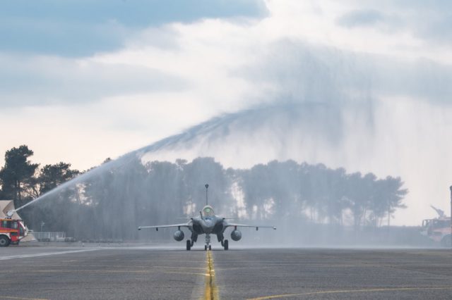 El primer caza Rafale F4.1 estándar se entrega a las Fuerzas Aéreas francesas