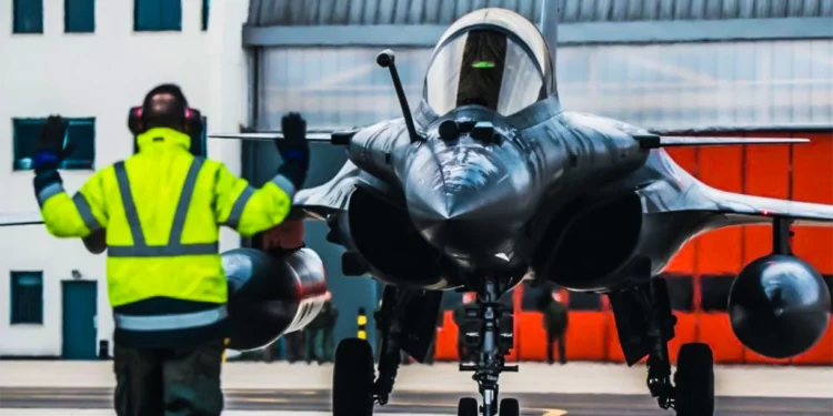 El primer caza Rafale F4.1 estándar se entrega a las Fuerzas Aéreas francesas