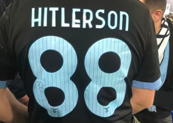 Comunidad judía de Roma condena camiseta “Hitlerson” de hinchas de la Lazio