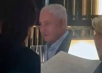 Lapid critica a Netanyahu por cenar en restaurante no kosher en Londres