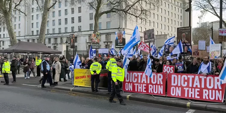 Manifestantes judíos de izquierda intentan bloquear a Netanyahu en Londres