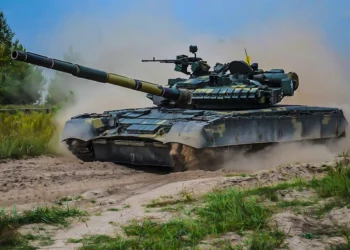 Pakistán evalúa enviar tanques soviéticos T-80 a Ucrania