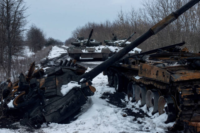 Rusia reemplaza las pérdidas de blindaje por tanques de la era soviética