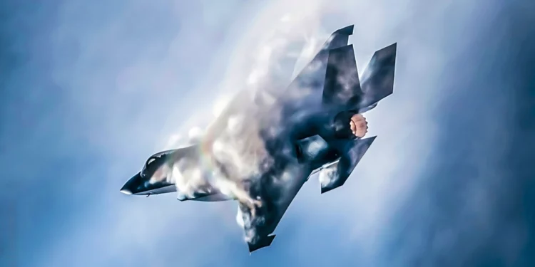 F-35 israelí golpeado por ave en pleno vuelo