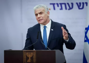 El oportunismo político de Yair Lapid en medio de los ataques desde Líbano y Gaza