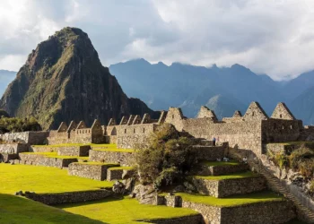 Momia adolescente preincaica hallada en Perú