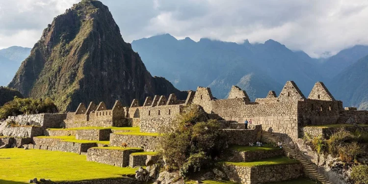 Momia adolescente preincaica hallada en Perú