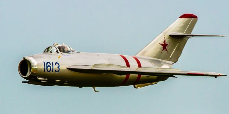 El MiG-17: un caza ruso que desafió a los F-8E Crusader en Vietnam