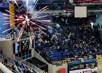 Atacan a aficionados israelíes de baloncesto en Atenas