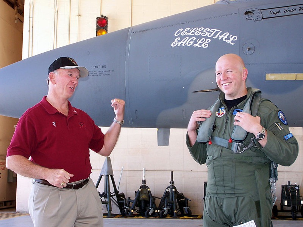 F-15 Eagle derriba un satélite con un misil aire-espacio